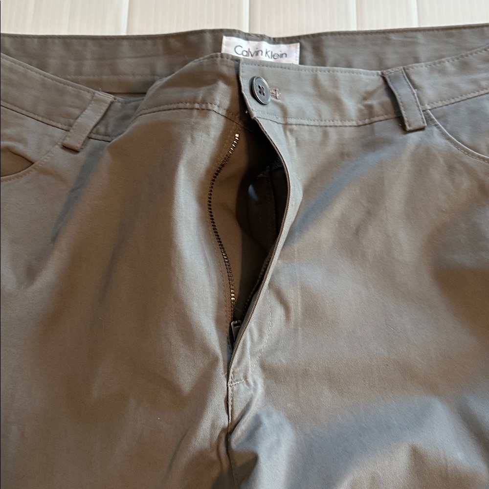 Calvin Klein Flex Men’s Straight-Fit Flat-Front Stretch Grey Chino Pants 40x 32 - Picture 9 of 10